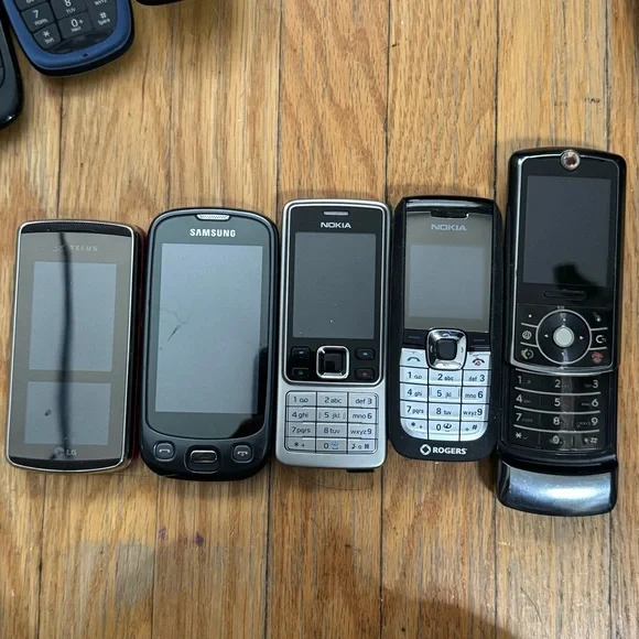 Lot Of 17 Vintage Phones, Untested FOR PARTS. Nokia, Samsung HTC Alcatel. “READ” - Picture 13 of 15
